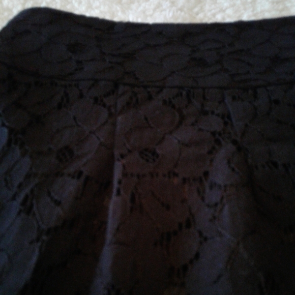 🌺 Black Lace H&M Fully Lined Lace Skirt - Picture 4 of 11